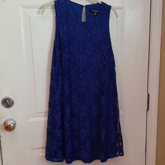 Sharagano Dresses & Skirts - 🚨3/$15. Sharagano Lace sleeveless Navy blue mid